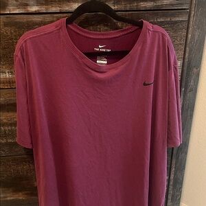 Nike Men's Maroon dri-fit Short Sleeve Tee